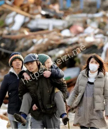 中国游客日本地震躲厕所